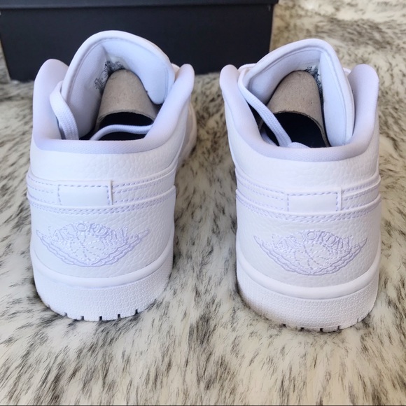Men’s Nike Air Jordan 1 Retro Low "Triple White" - Picture 4 of 9